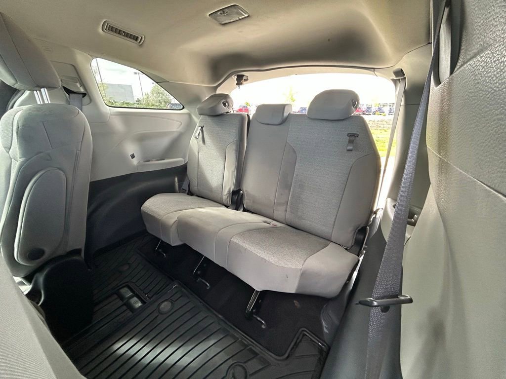 Used 2024 Toyota Sienna LE w/ LE Plus Package AWD/4WD image 28