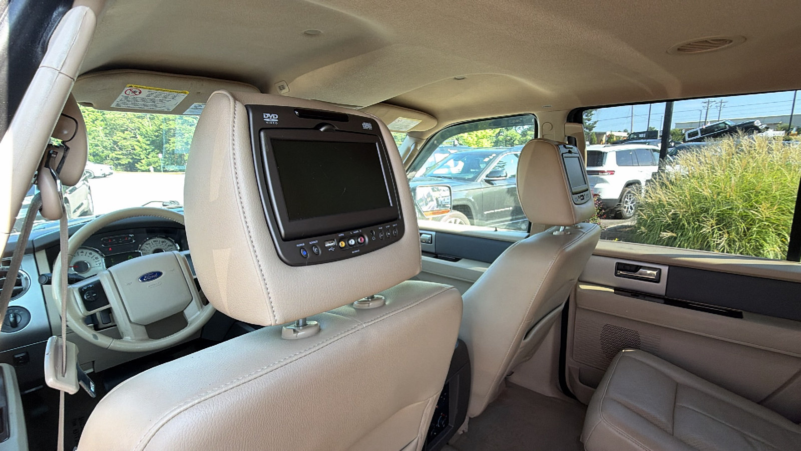 Used 2014 Ford Expedition EL XLT w/ Equipment Group 202A AWD/4WD image 26