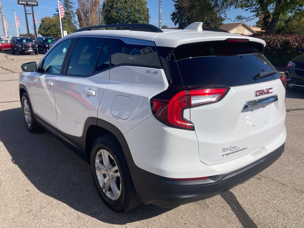 Certified 2024 GMC Terrain SLE w/ Driver Convenience Package FWD image 7