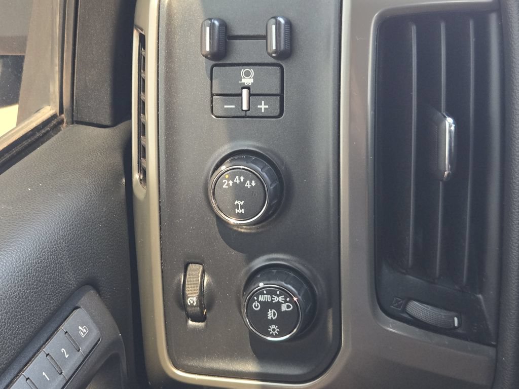 Used 2018 Chevrolet Silverado 2500 High Country w/ Duramax Plus Package AWD/4WD image 23