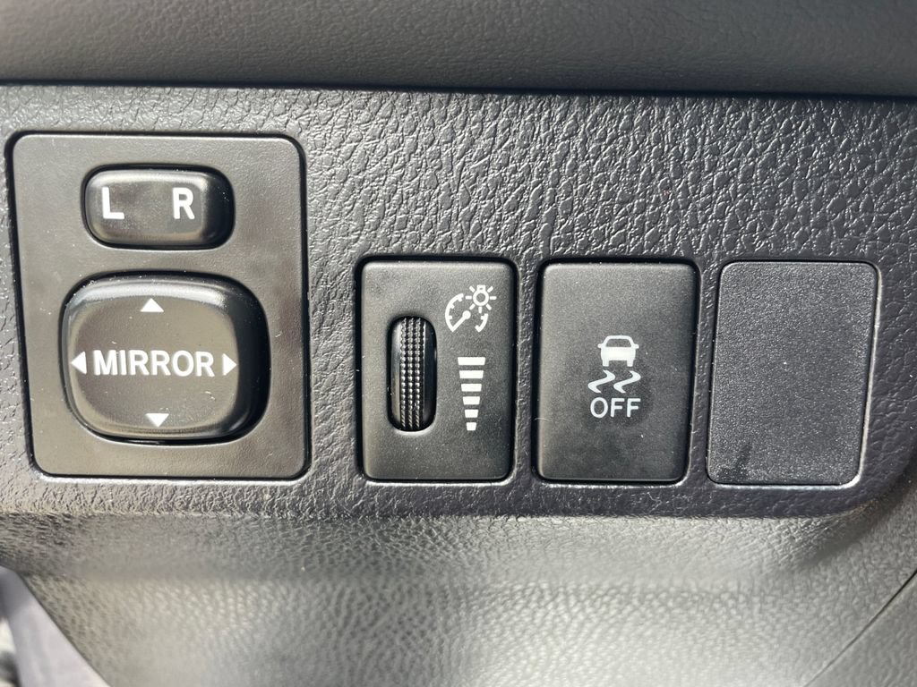 Used 2014 Toyota RAV4 XLE FWD image 32