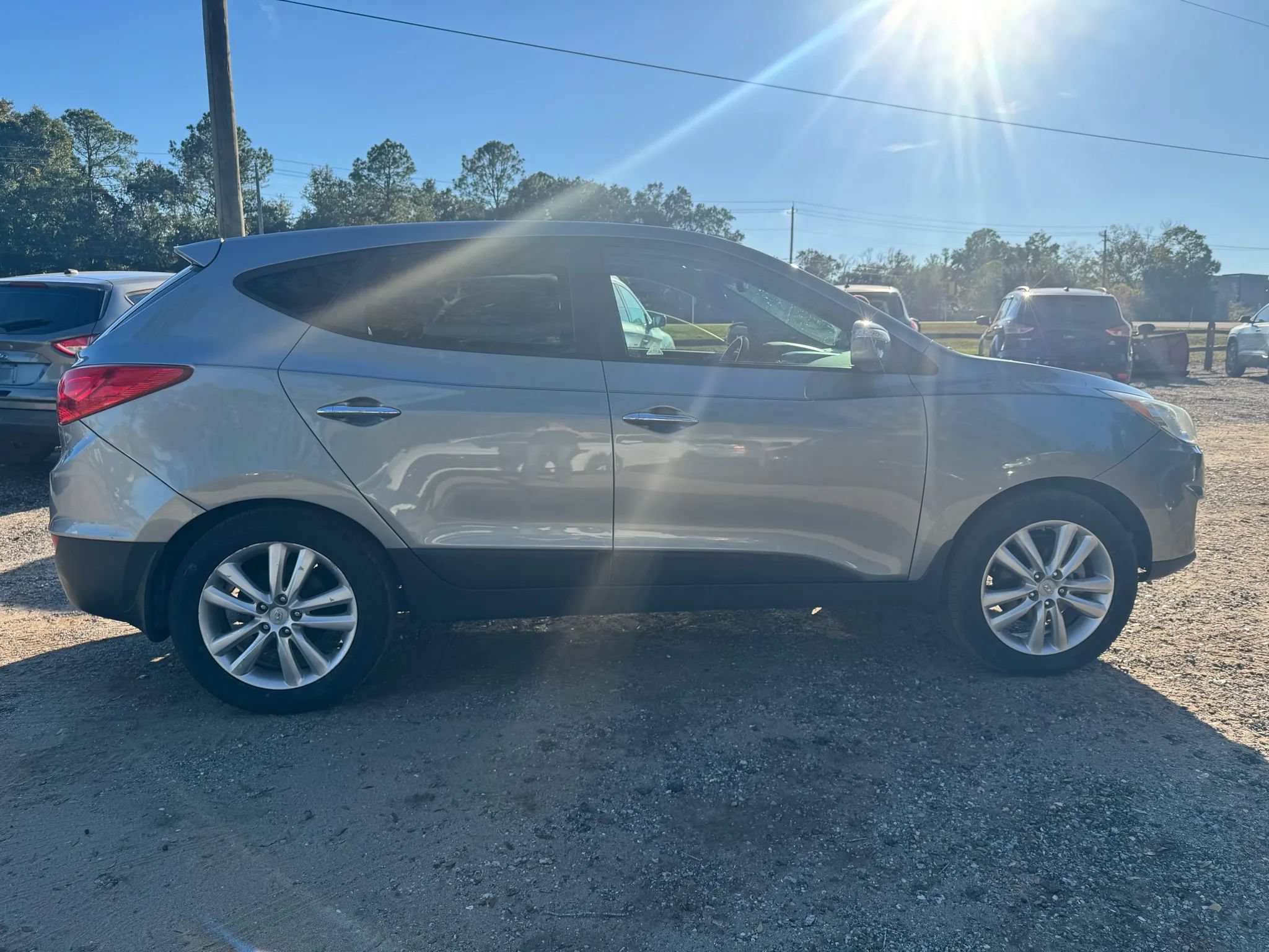 Used 2010 Hyundai Tucson Limited w/ Premium Pkg 4 AWD/4WD image 9