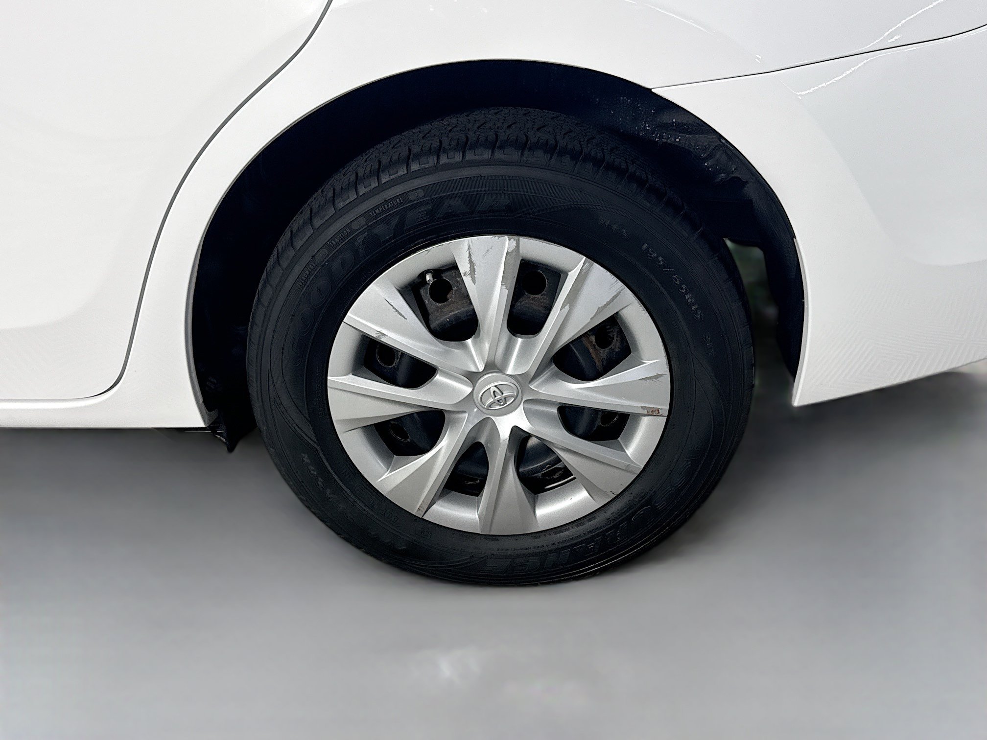Used 2017 Toyota Corolla L w/ Carpet Mat Package (TMS) FWD image 36