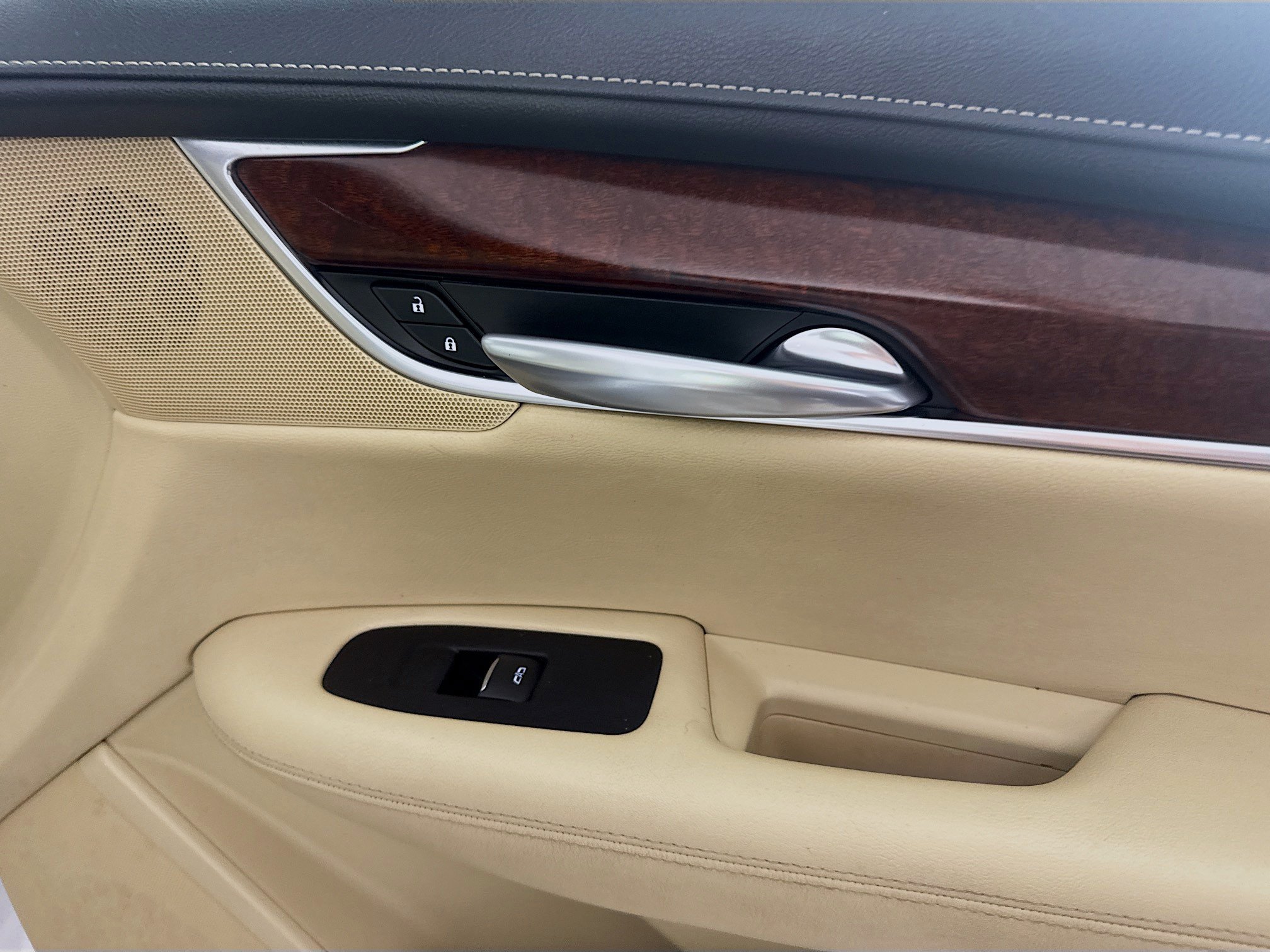 Used 2018 Cadillac XT5 Luxury w/ Driver Awareness Package FWD image 31