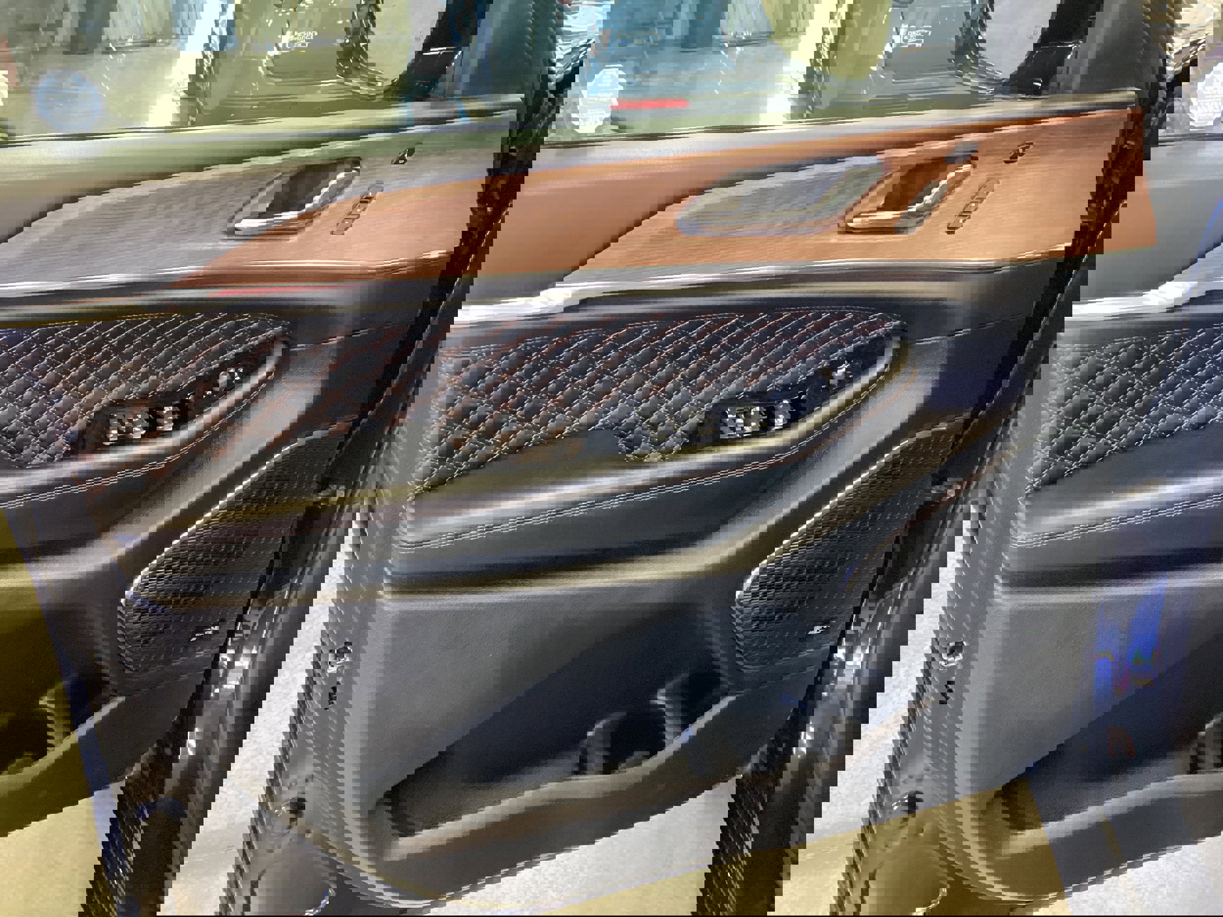 Used 2024 Jeep Grand Cherokee L Summit w/ Advanced Protech Group IV image 13