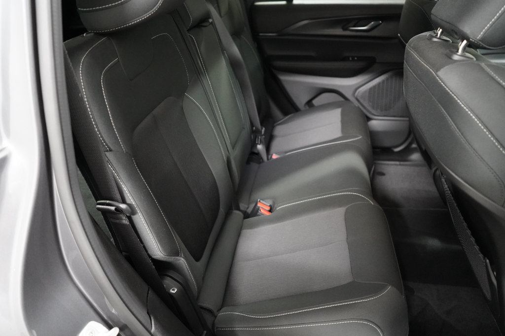 Used 2025 Jeep Grand Cherokee Laredo X AWD/4WD image 19