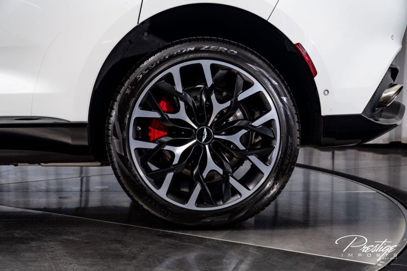 Used 2021 Aston Martin DBX image 12