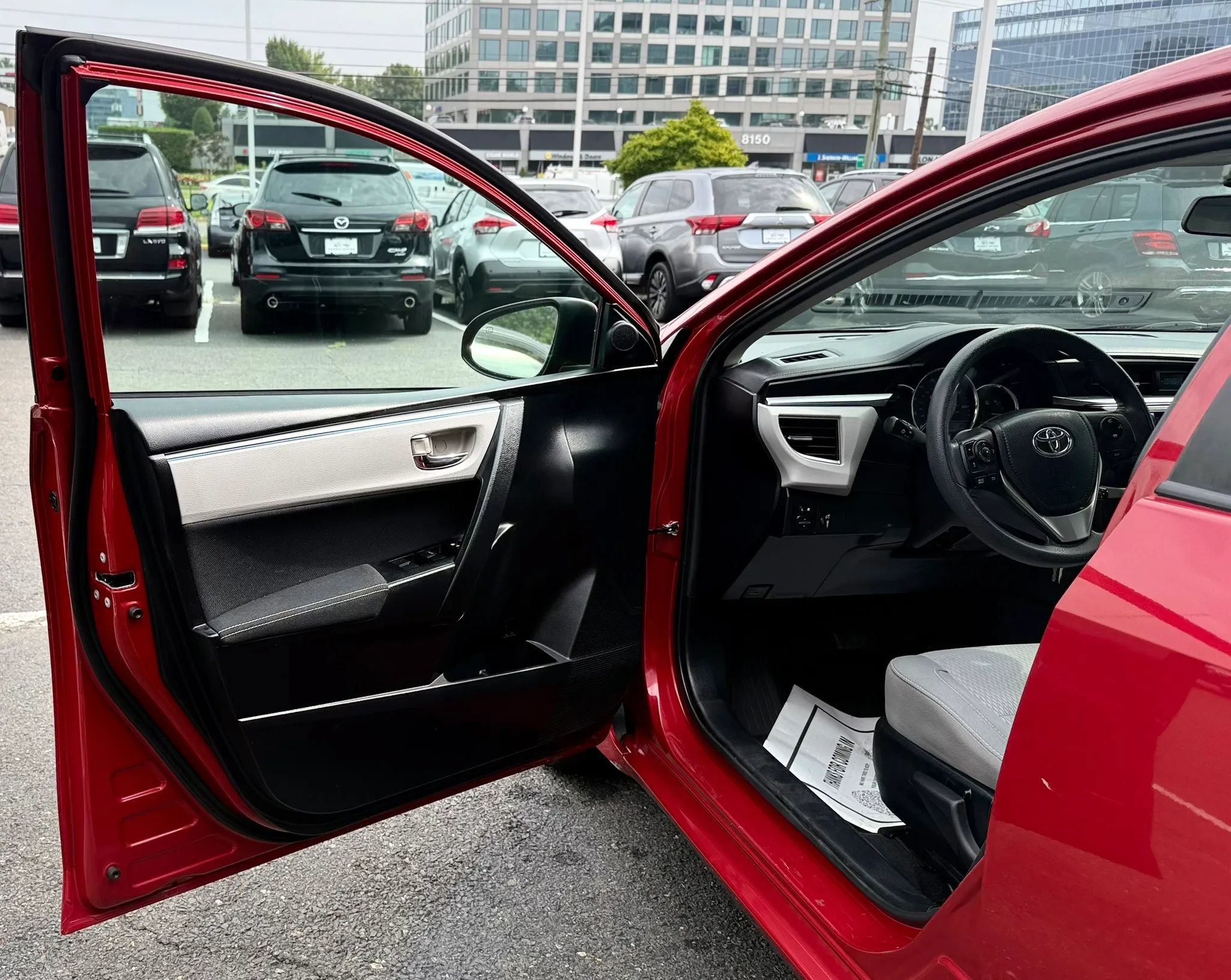 Used 2015 Toyota Corolla LE FWD image 9