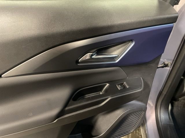 Used 2025 Chevrolet Equinox EV LT w/ Convenience Package image 32