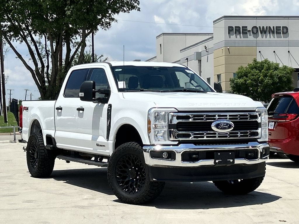 Used 2025 Ford F250 XLT w/ FX4 Off-Road Package AWD/4WD image 2