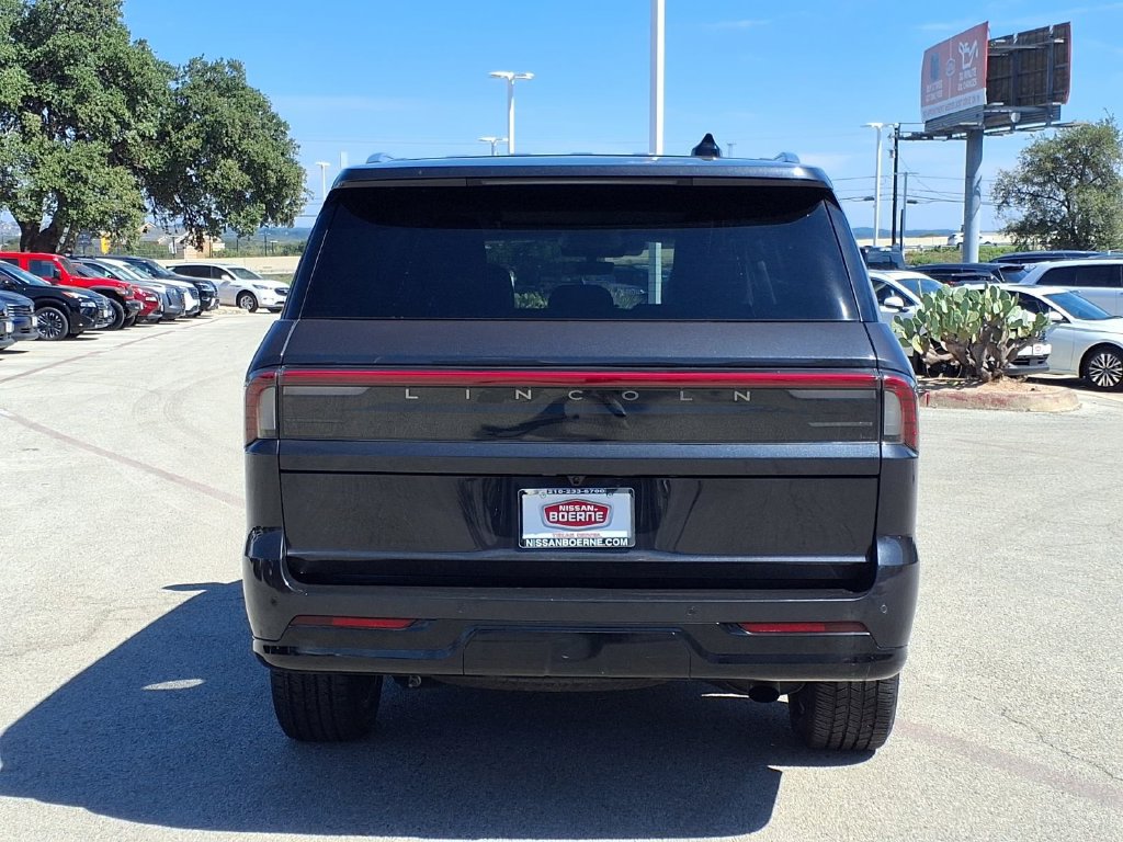 Used 2025 Lincoln Navigator Reserve AWD/4WD image 5