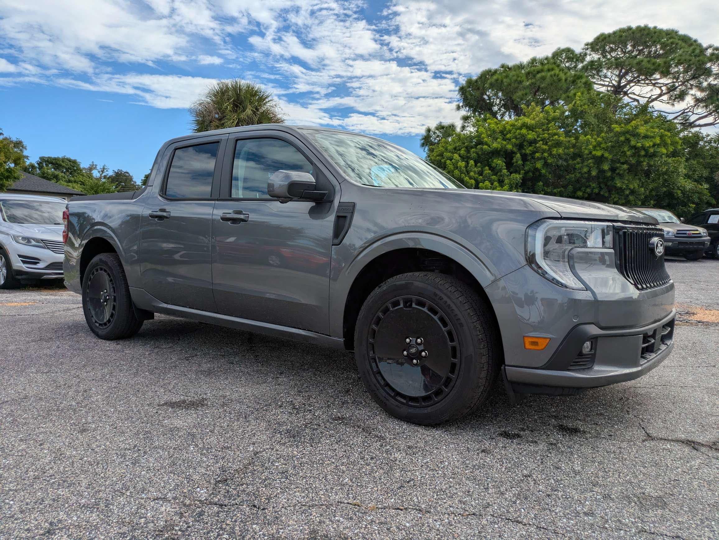Used 2025 Ford Maverick Lobo AWD/4WD image 2