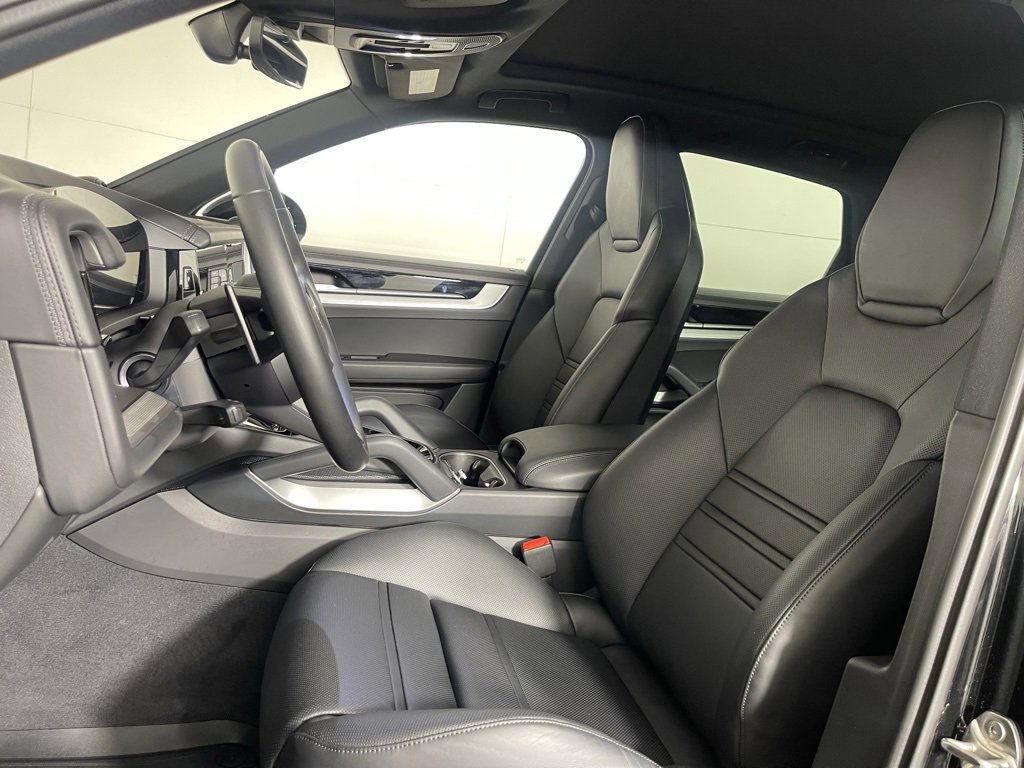 Certified 2025 Porsche Cayenne S image 5