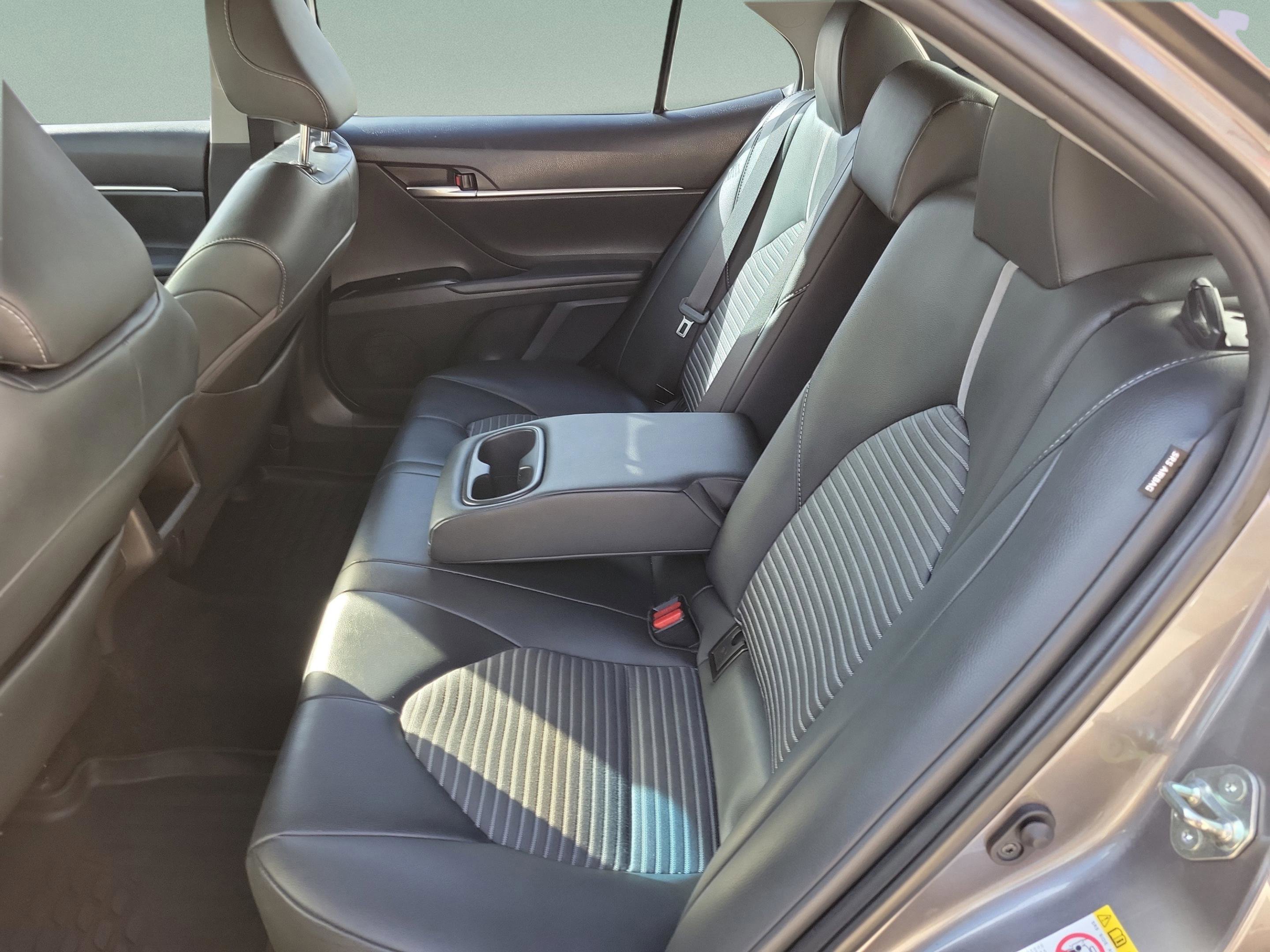Used 2018 Toyota Camry SE w/ Moonroof Package FWD image 11