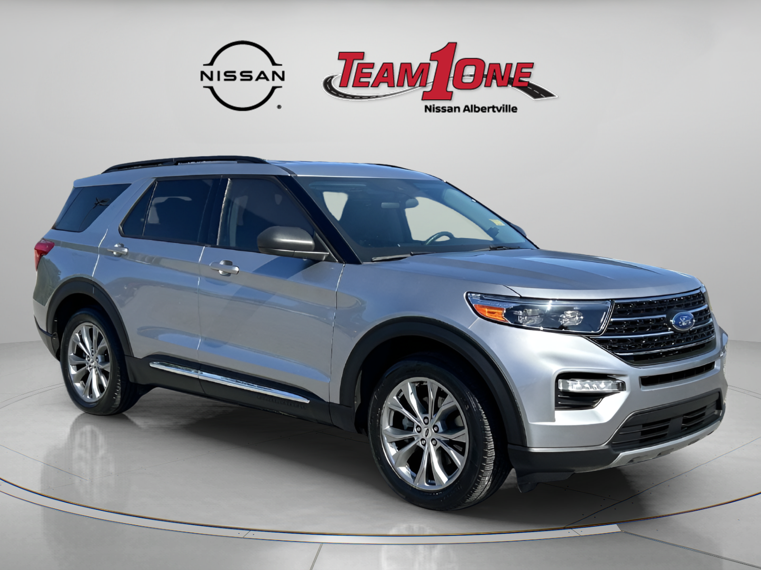 Used 2023 Ford Explorer XLT w/ Equipment Group 202A RWD image 1