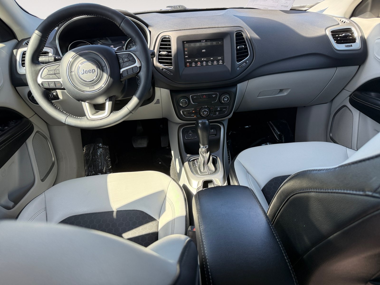 Used 2018 Jeep Compass Latitude w/ Popular Equipment Group FWD image 15