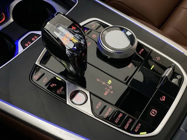 Used 2022 BMW X7 M50i w/ Dynamic Handling Package image 21