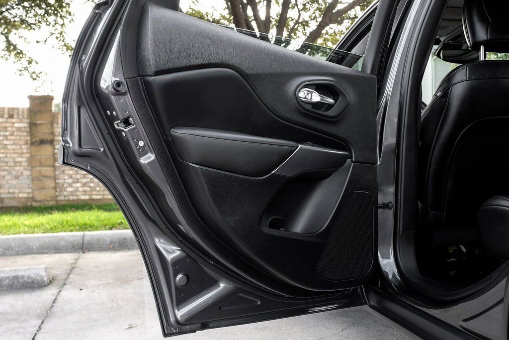 Used 2022 Jeep Cherokee Limited image 56