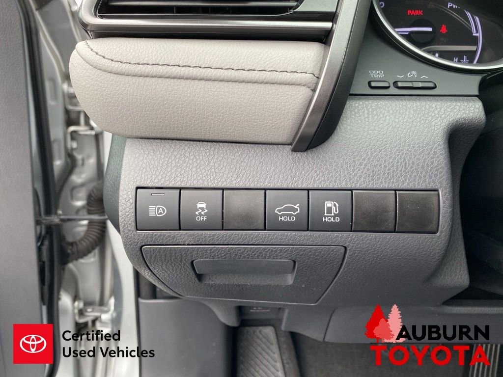 Certified 2021 Toyota Camry XLE FWD image 34
