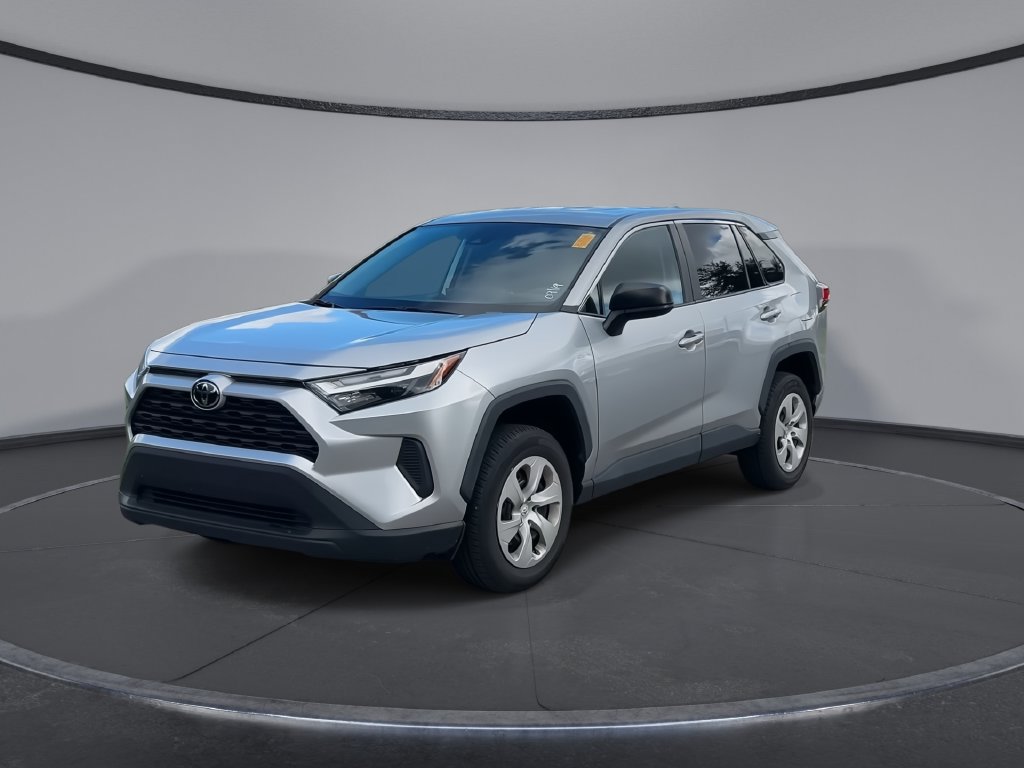 Used 2024 Toyota RAV4 LE FWD image 4