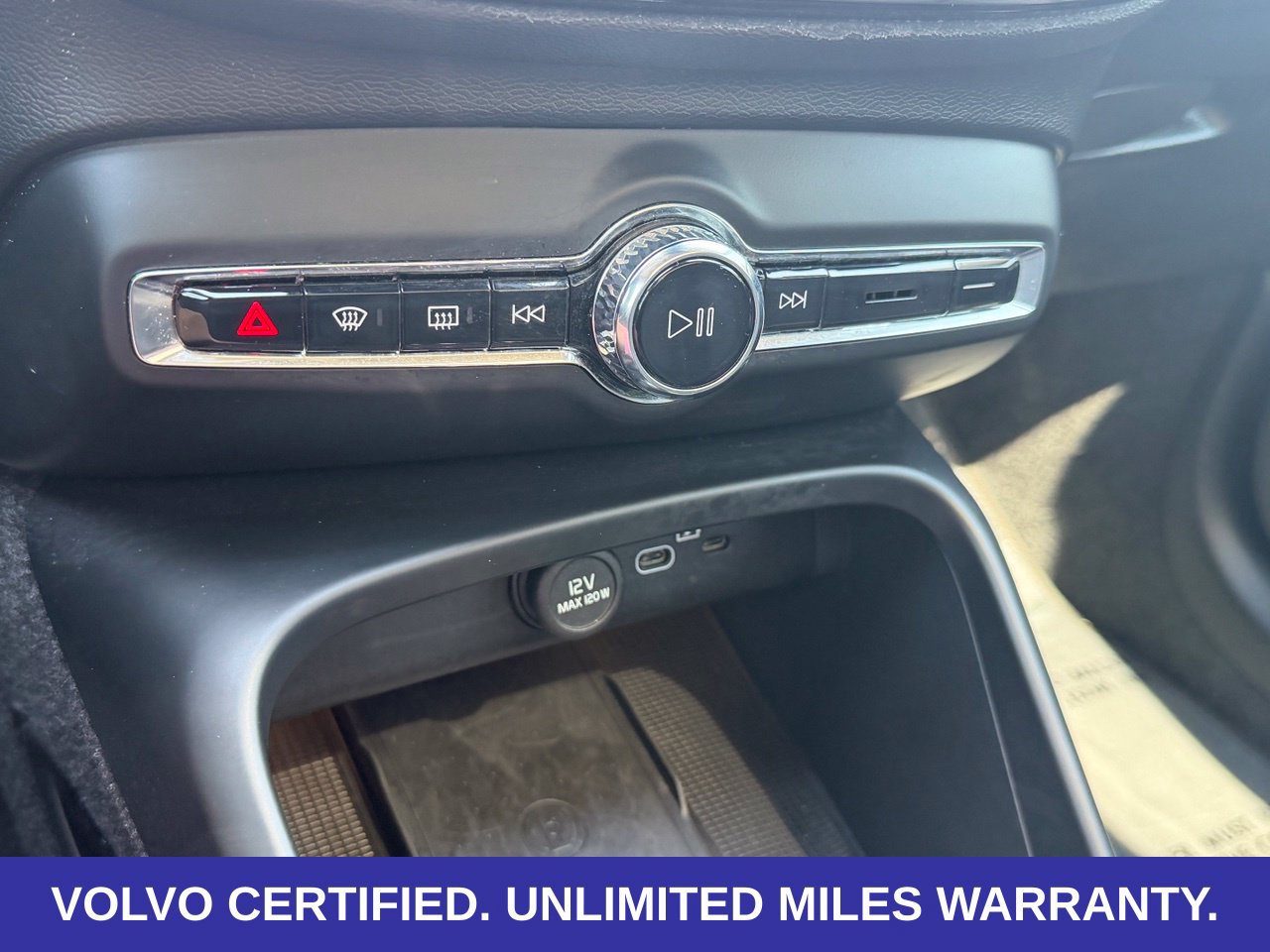 Certified 2026 Volvo XC40 B5 Plus AWD/4WD image 22