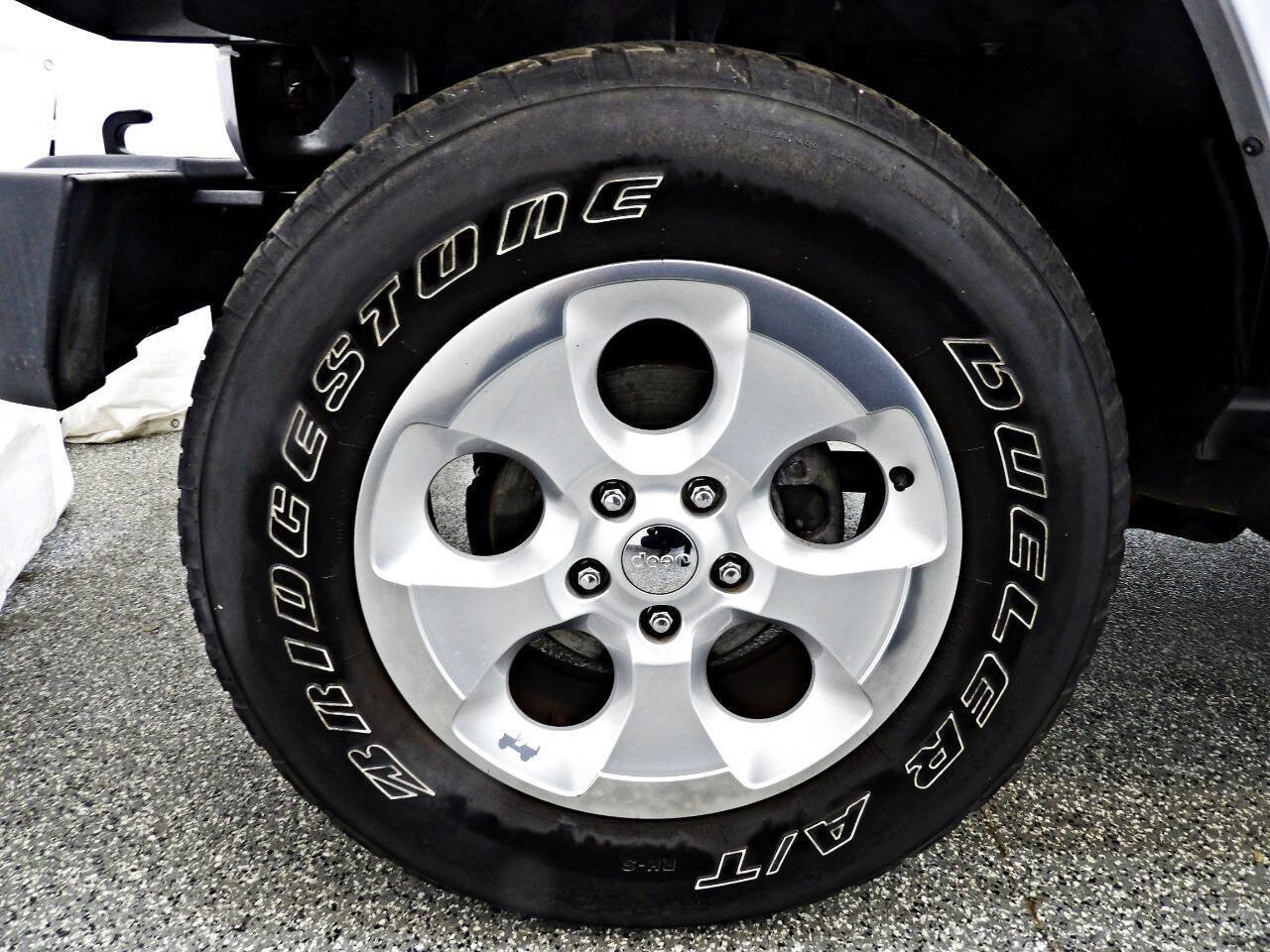 Used 2014 Jeep Wrangler Unlimited Sahara w/ Connectivity Group image 17