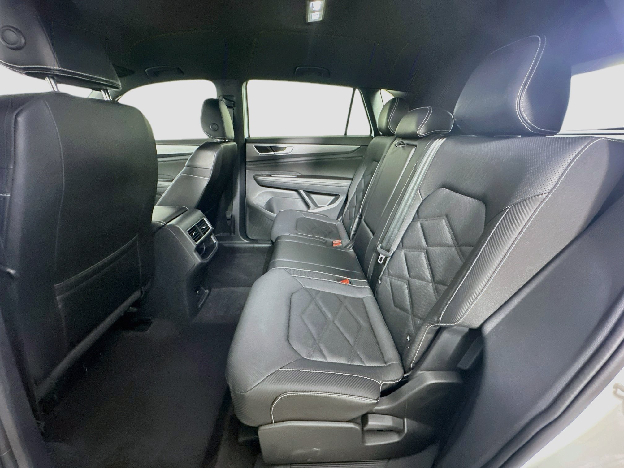 Used 2024 Volkswagen Atlas Cross Sport SE FWD image 29