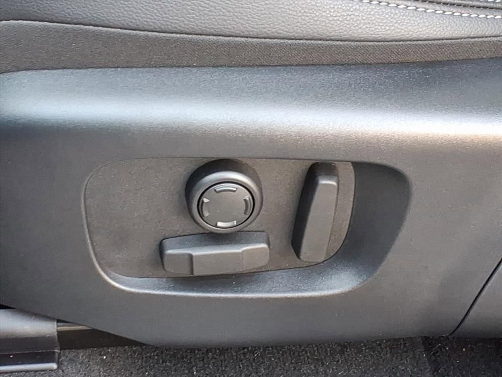 New 2025 Land Rover Discovery Sport Dynamic SE image 12