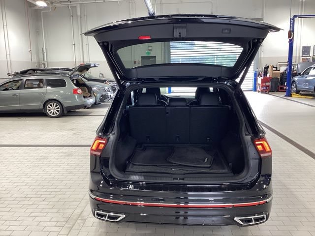 Used 2024 Volkswagen Tiguan SEL R-Line AWD/4WD image 14