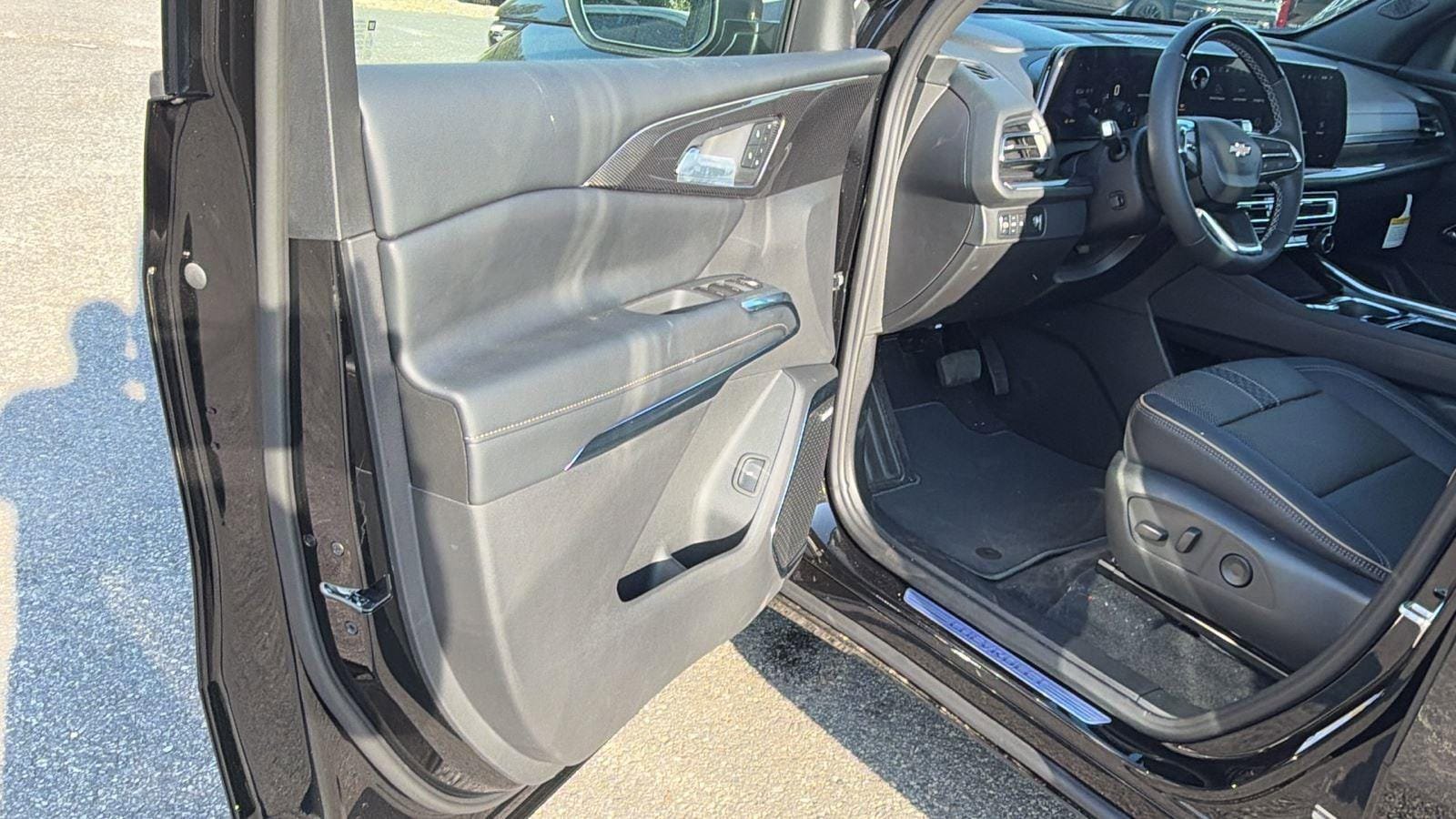 New 2026 Chevrolet Traverse High Country FWD image 11