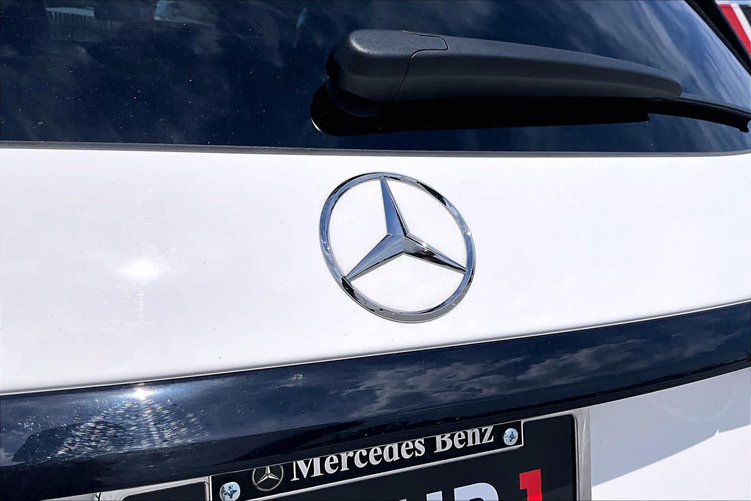 Used 2025 Mercedes-Benz GLC 300 4MATIC image 31