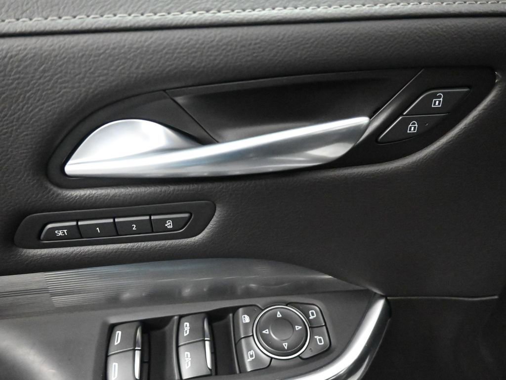 Used 2025 Cadillac XT4 Premium Luxury image 31