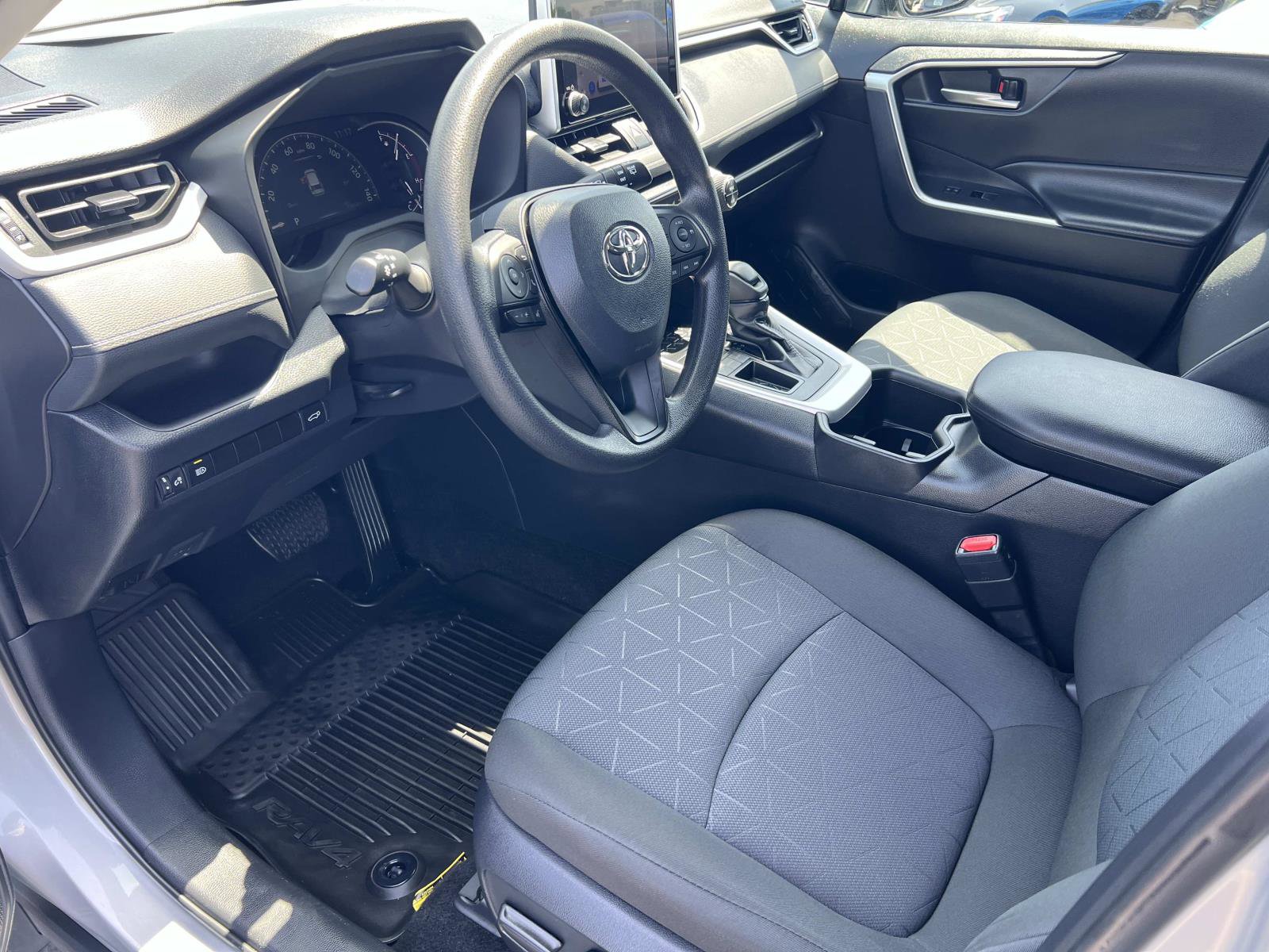 Used 2024 Toyota RAV4 XLE FWD image 5