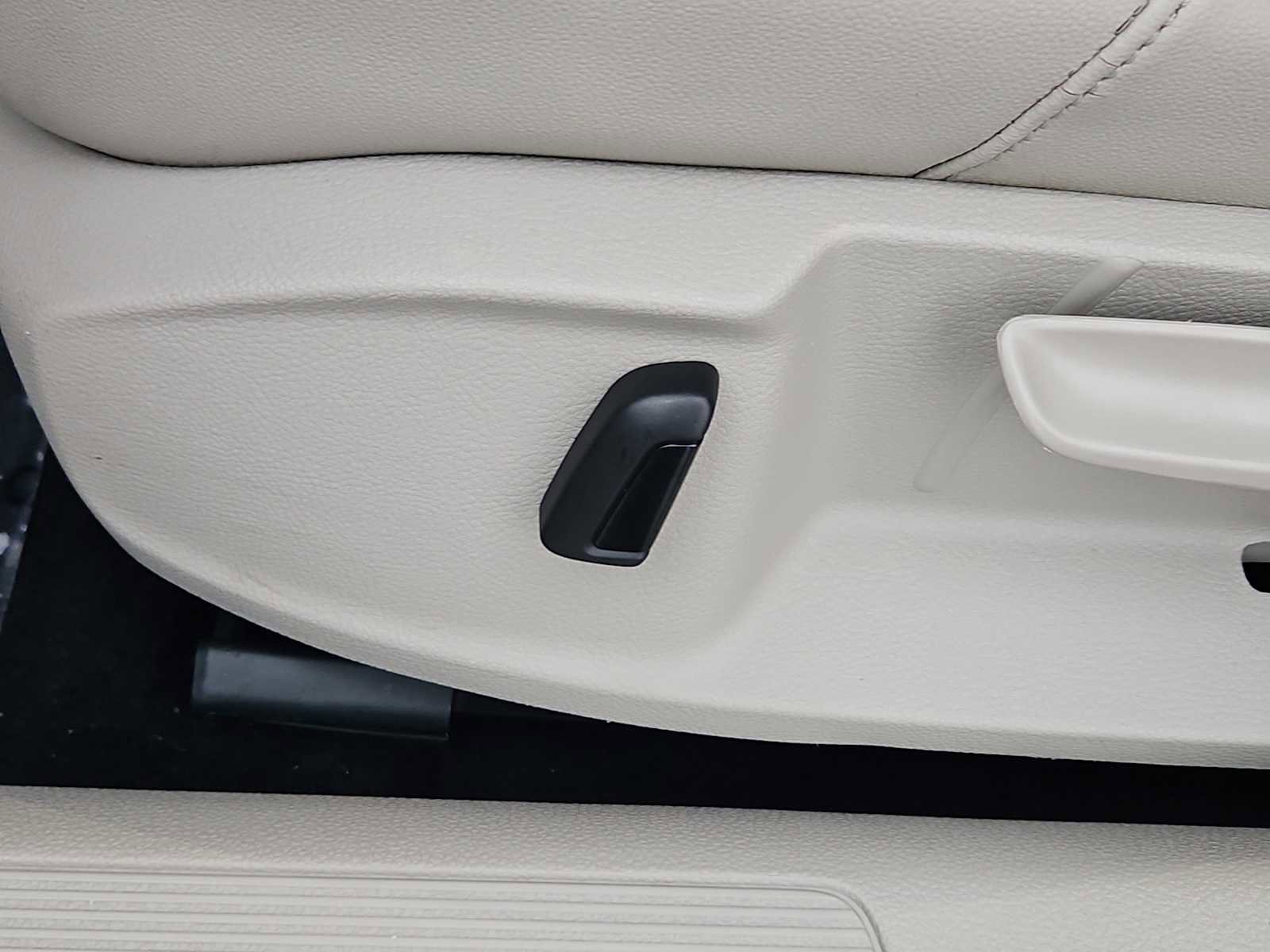 Used 2018 Volkswagen Golf SE image 20