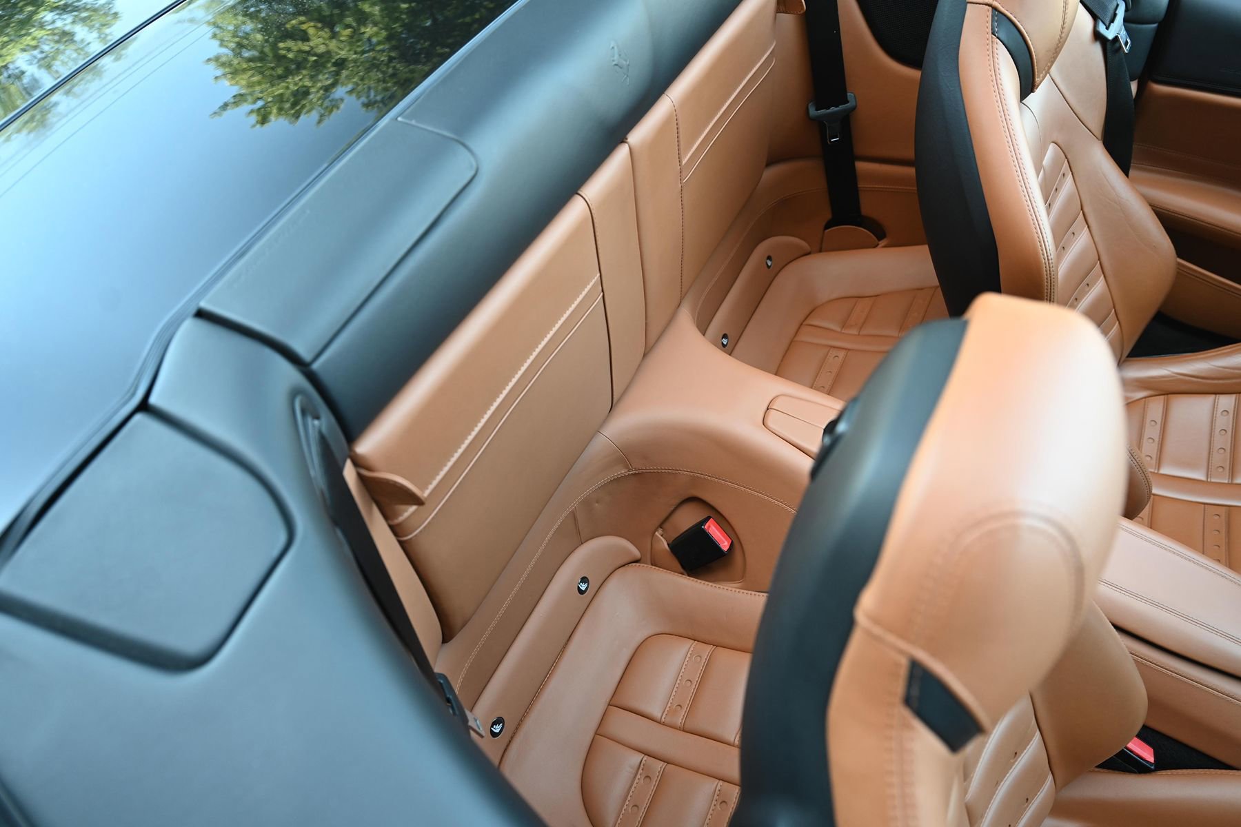 Used 2016 Ferrari California T RWD image 23
