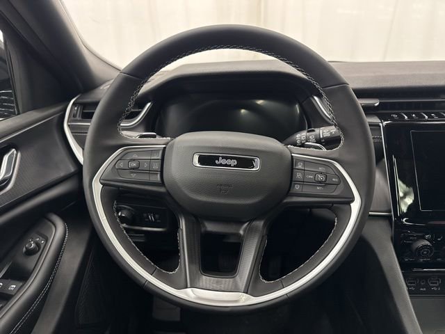 New 2025 Jeep Grand Cherokee Altitude image 10