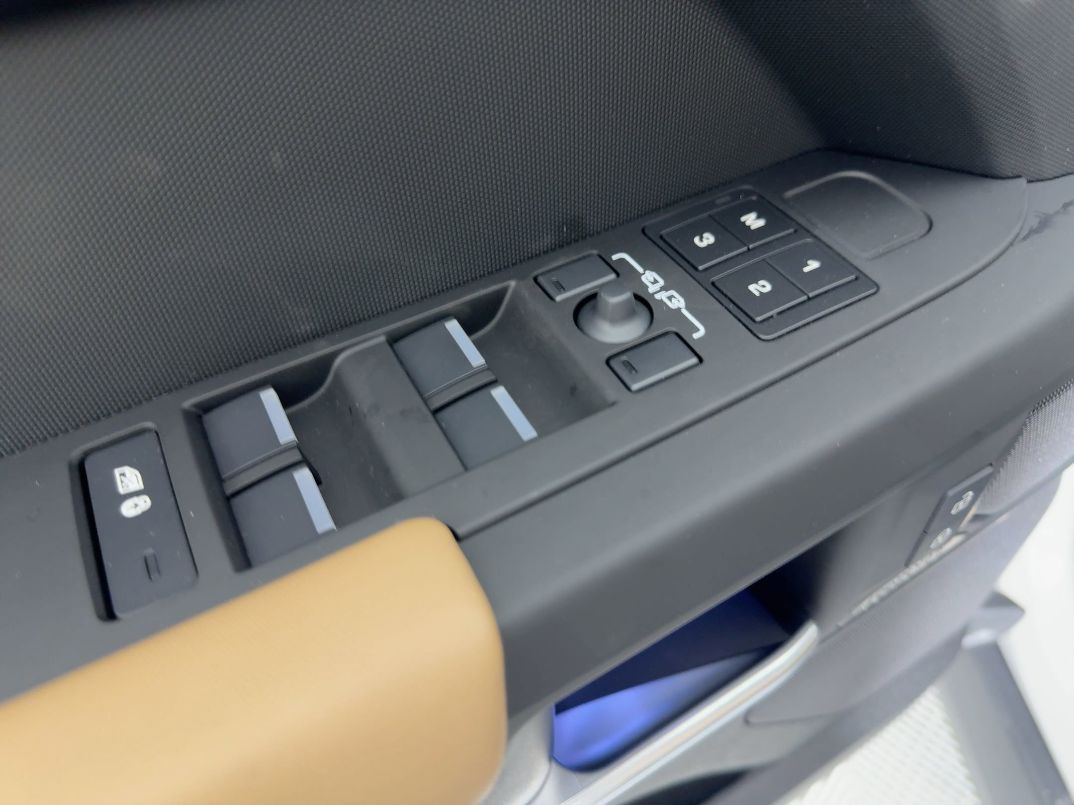 New 2026 Land Rover Defender 110 X-Dynamic SE image 13