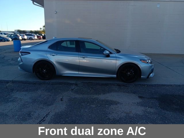 Used 2022 Toyota Camry XSE image 3