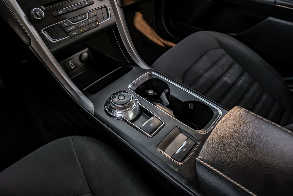 Used 2018 Ford Fusion SE w/ Fusion SE Technology Package FWD image 22