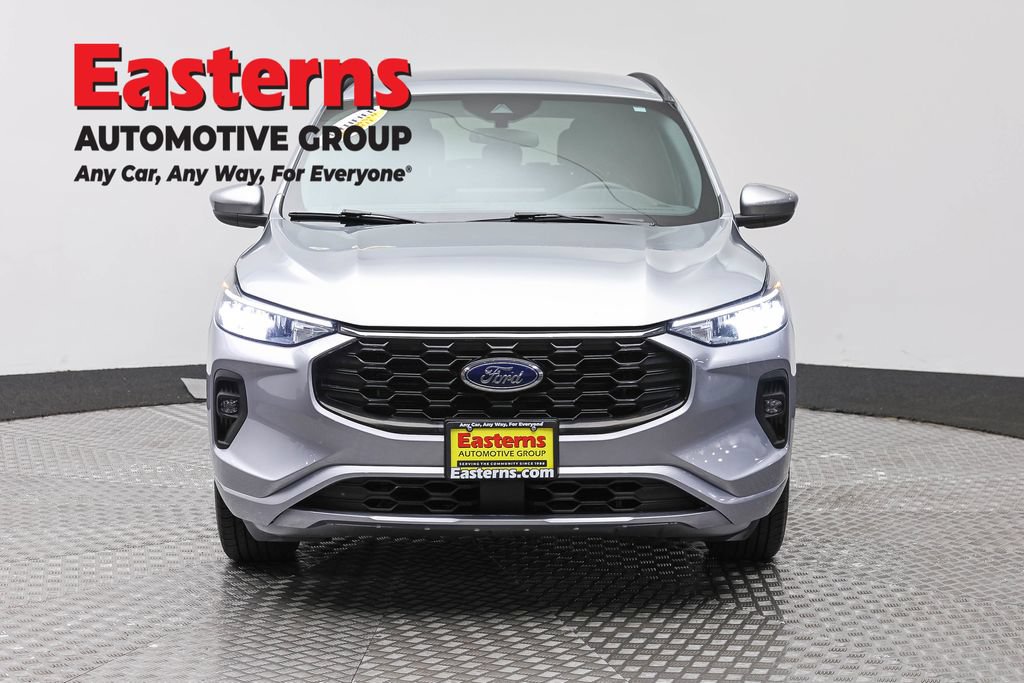 Used 2023 Ford Escape ST-Line Select w/ Tech Pack #1 AWD/4WD image 2