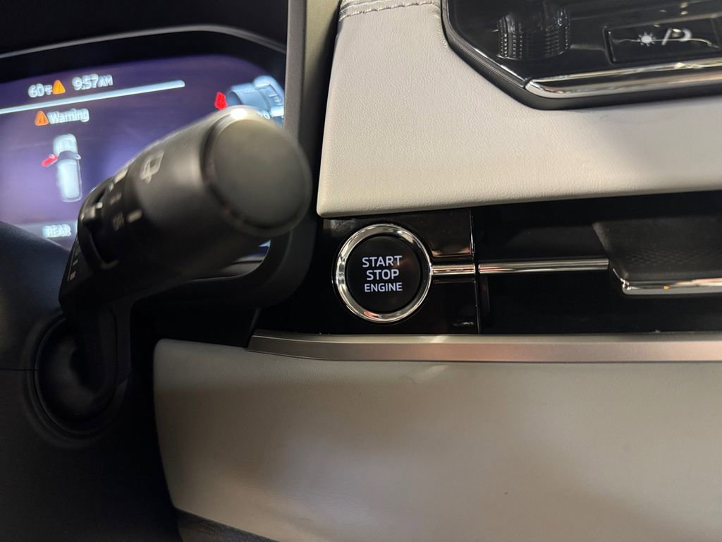 Used 2023 Mitsubishi Outlander SEL image 29