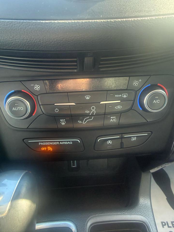 Used 2017 Ford Escape SE w/ SE Sport Appearance Package image 23