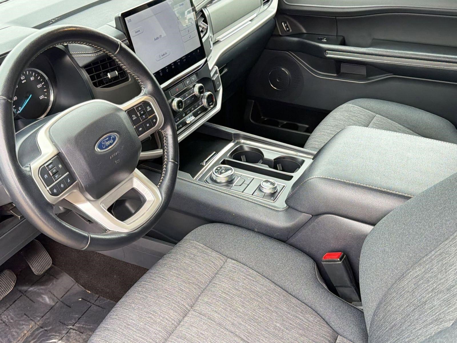 Used 2022 Ford Expedition XLT image 4
