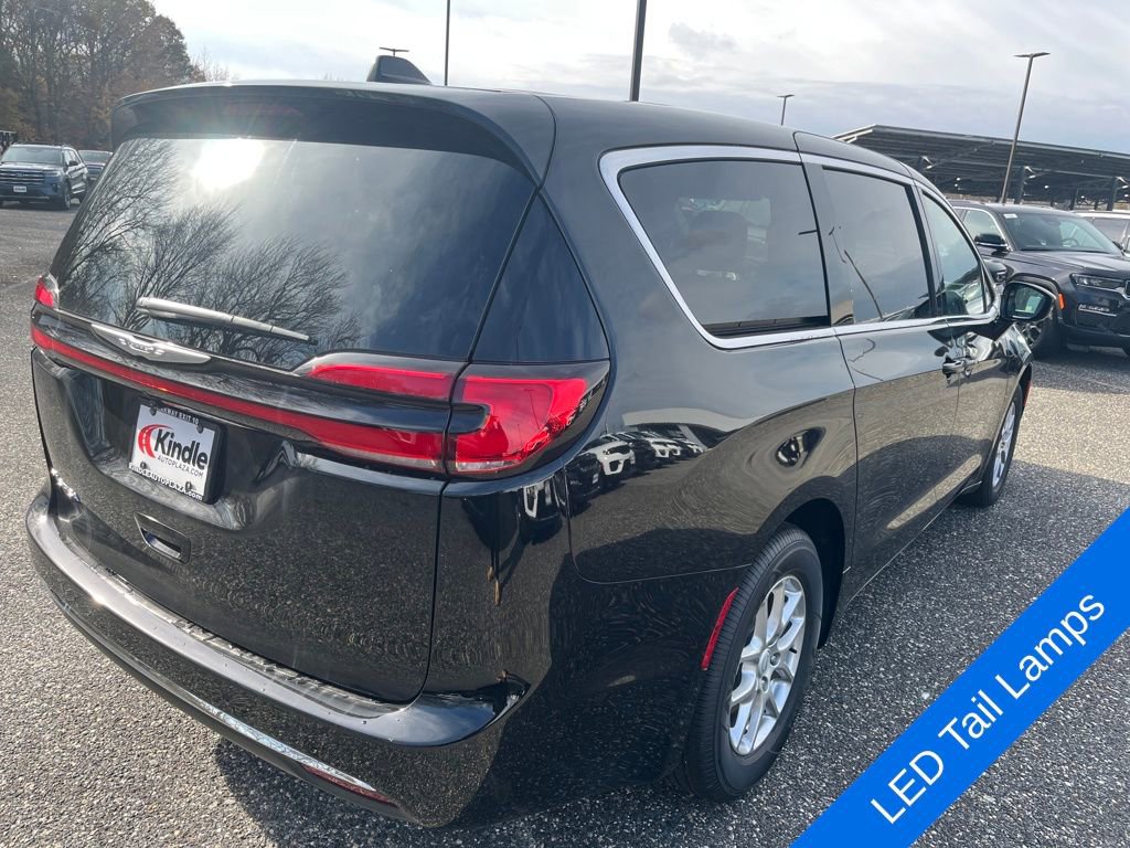 New 2026 Chrysler Pacifica Select image 24