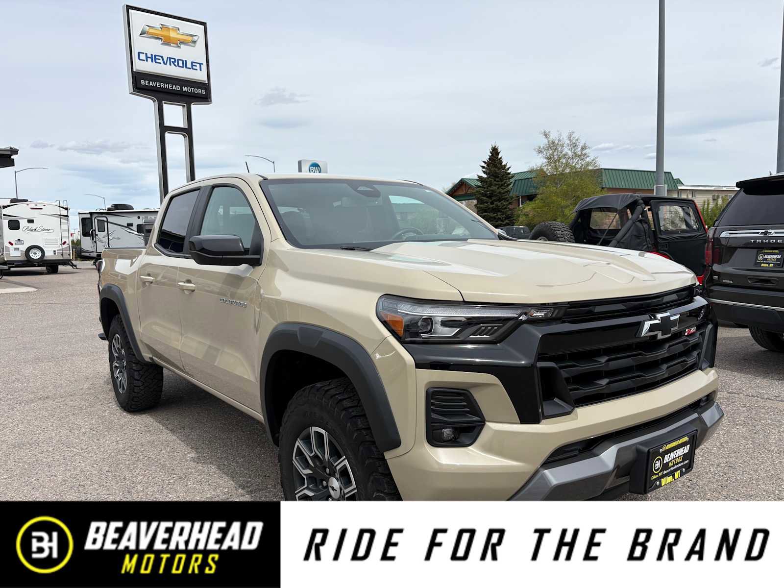 Used 2024 Chevrolet Colorado Z71 w/ Z71 Convenience Package 2