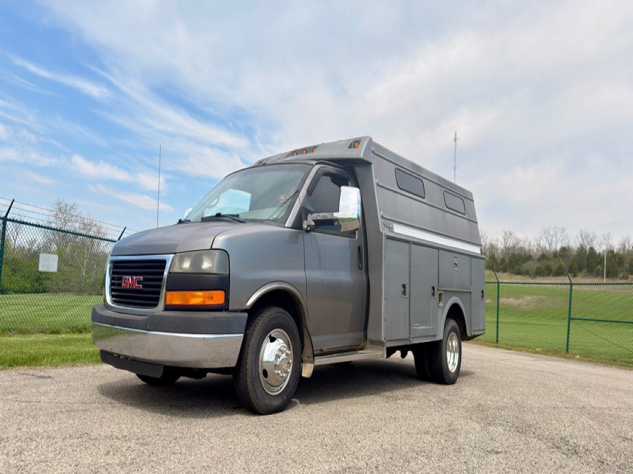 Used 2010 GMC Savana 3500 RWD image 1
