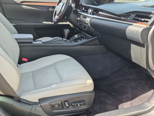Used 2015 Lexus ES 350 w/ Luxury Package FWD image 29