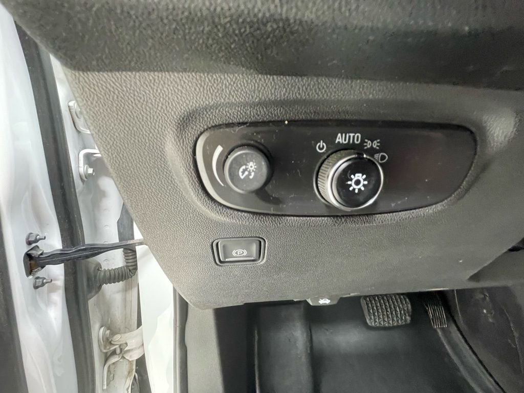 Used 2021 GMC Terrain SLE w/ Elevation Edition image 12