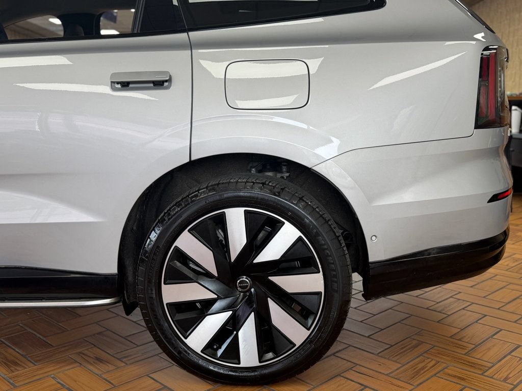 Used 2025 Volvo EX90 Ultra AWD/4WD image 13