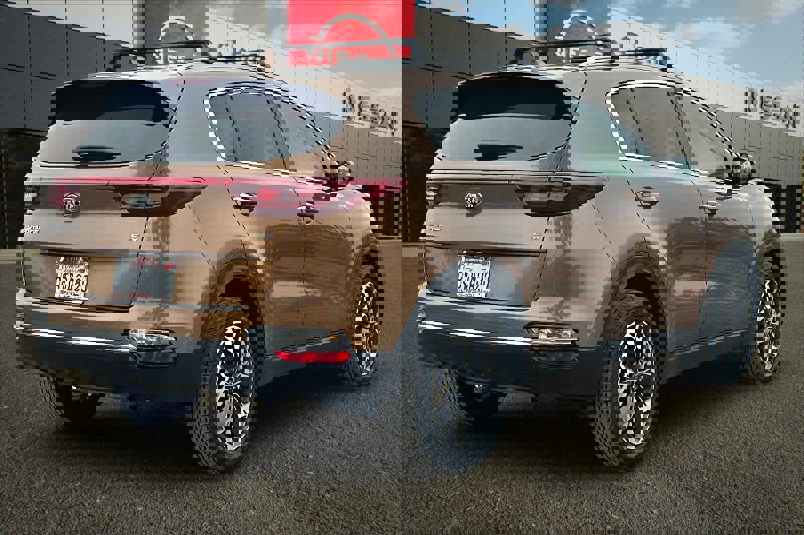 Used 2021 Kia Sportage EX image 3